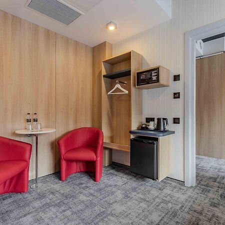 Iq Hotel Київ Екстер'єр фото