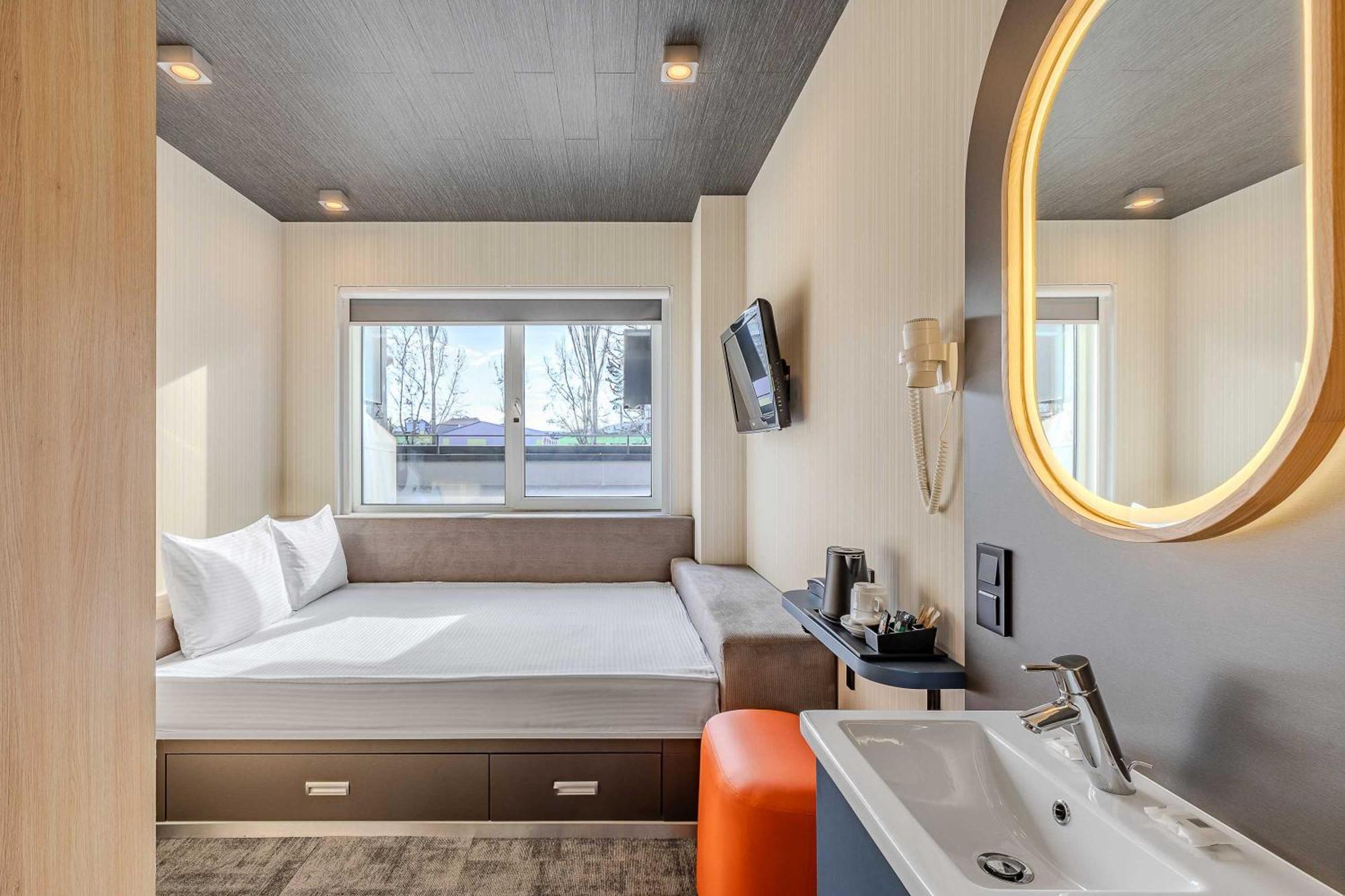 Iq Hotel Київ Екстер'єр фото